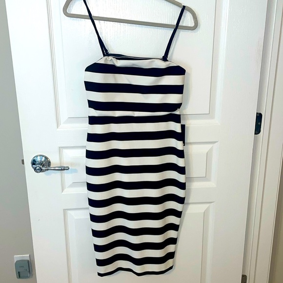 Express fitted dress - Picture 3 of 8